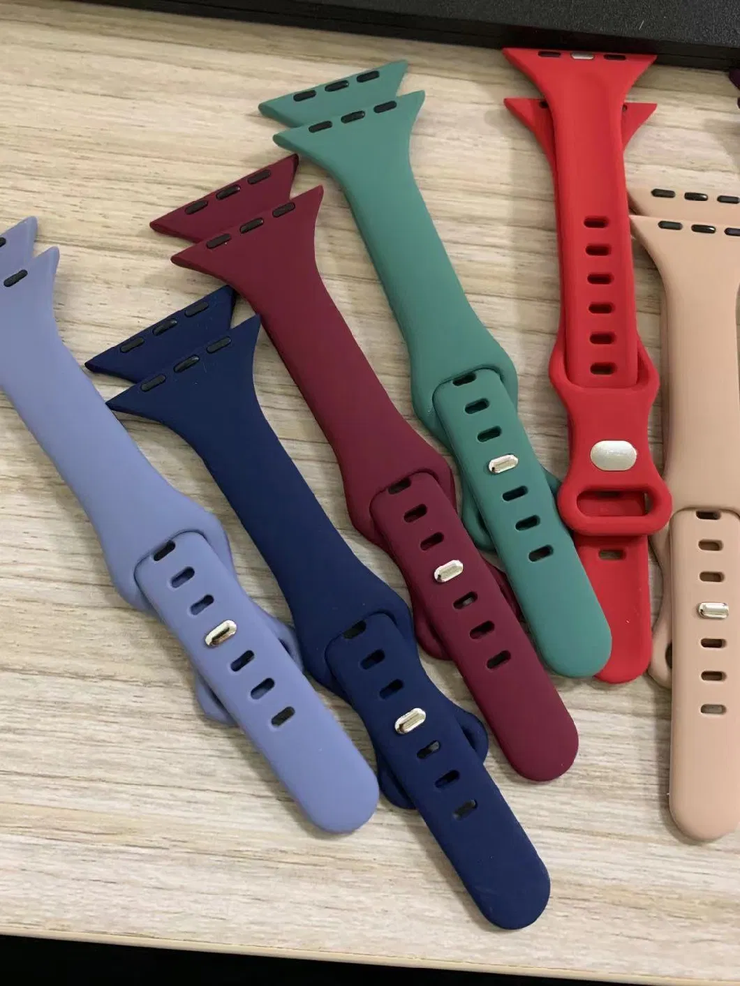 2021 New Wholesale Watch Strap Silicone Sport Smart Watch Band Accessories Multi-Color for Apple Watch